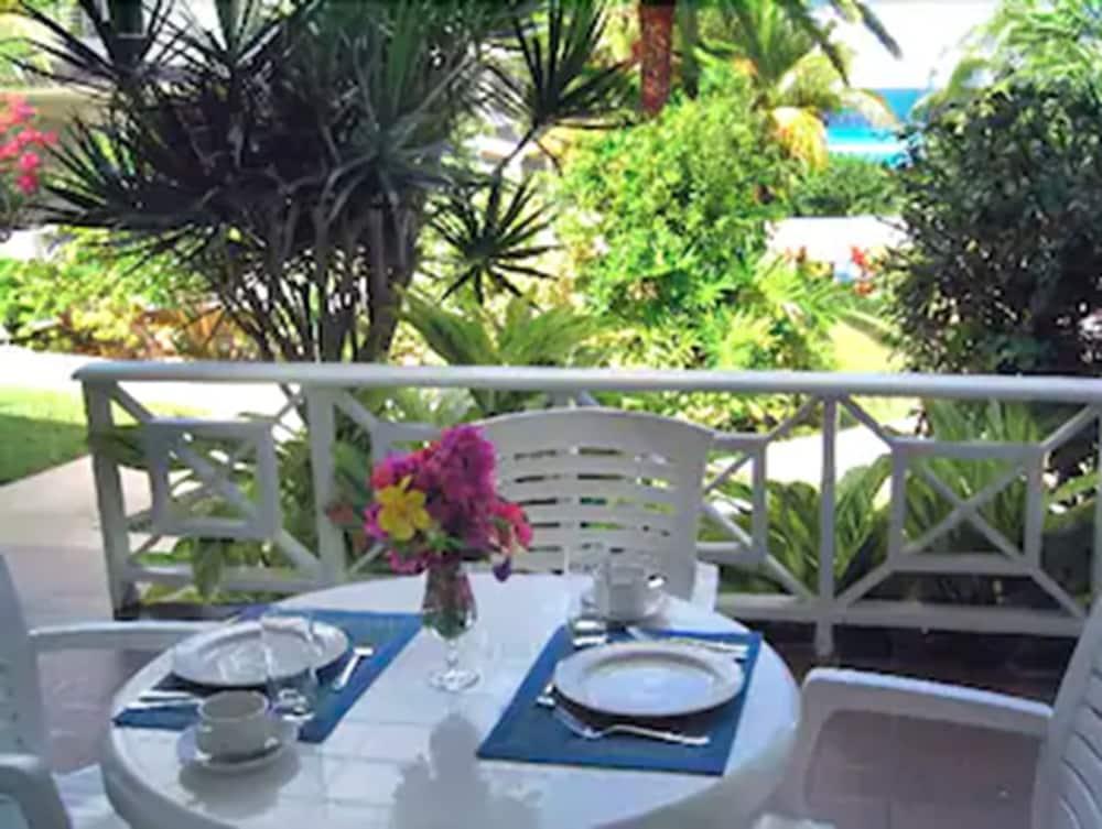 Dickenson Bay Cottages Cedar Grove Ngoại thất bức ảnh