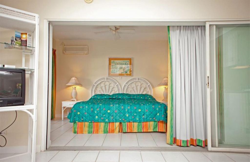 Dickenson Bay Cottages Cedar Grove Phòng bức ảnh